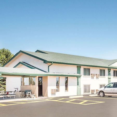 Hotel Super 8 By Wyndham Miller Esterno foto