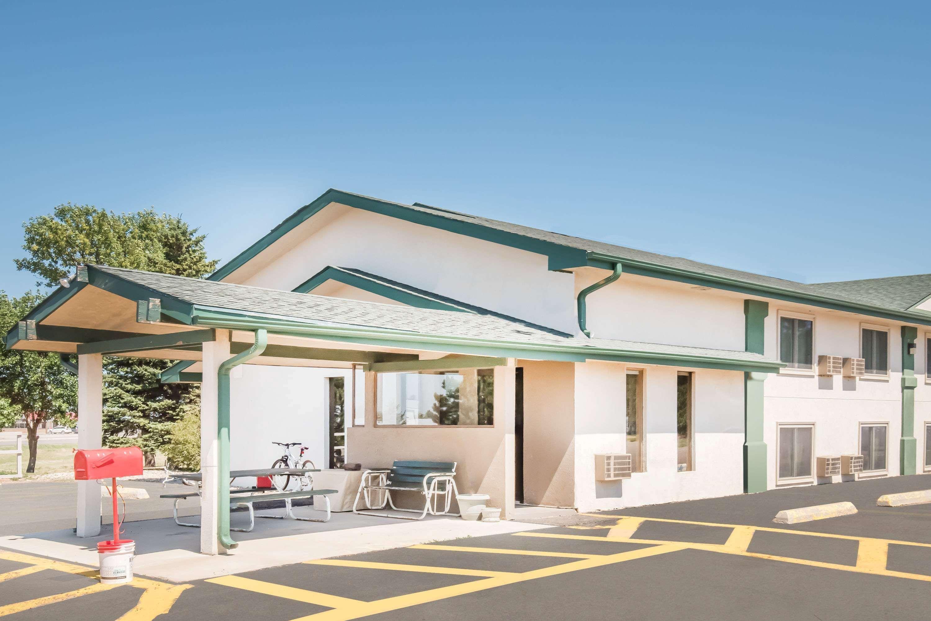 Hotel Super 8 By Wyndham Miller Esterno foto